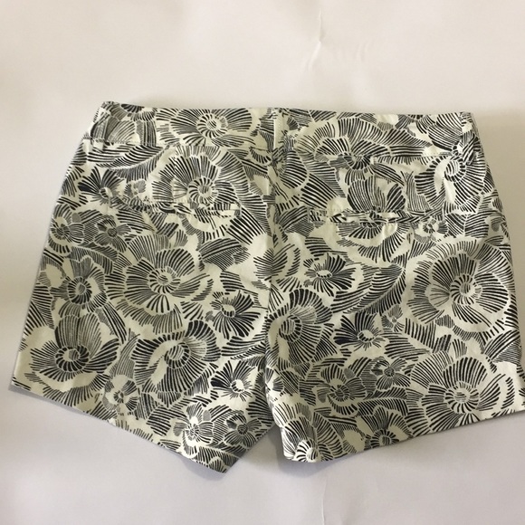 💐Clearance 💐Old Navy Floral Shorts - Picture 3 of 5